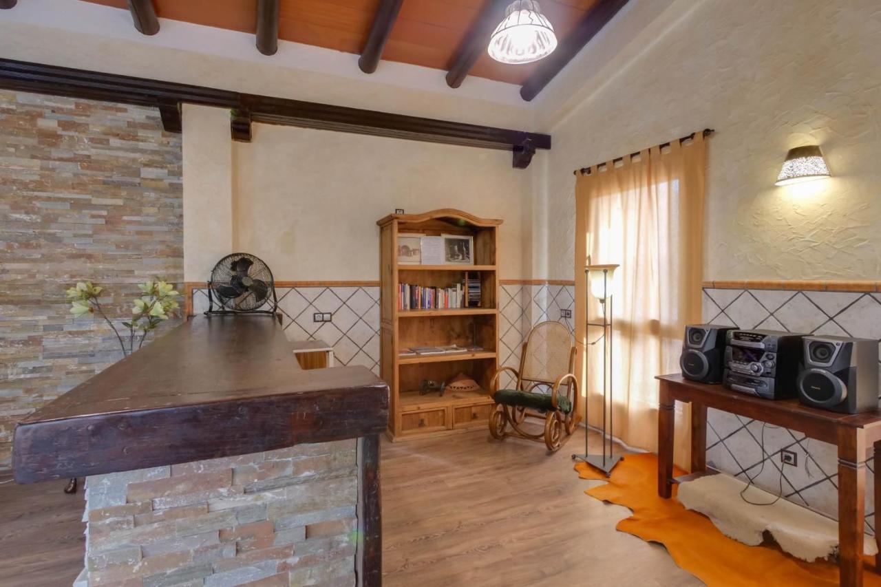 Melongos Villa *